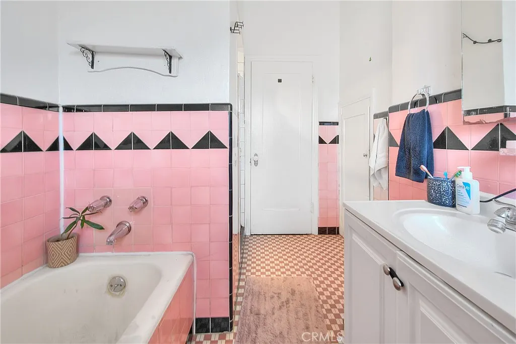 3945 Woolwine, Los Angeles, California 90063 home-pic-68